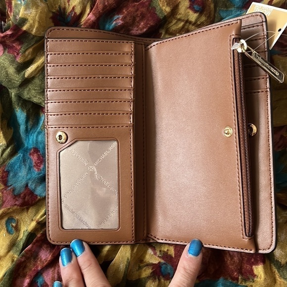 Brand New Michael Kors Vanilla & Luggage Large Top Zip Continental Snap Wallet - Picture 13 of 16